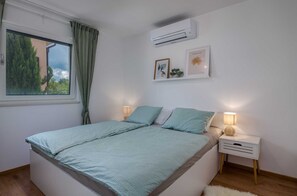 2 bedrooms, free WiFi, bed sheets - Deluxe Apartment II. near the beach (Vantacici (Krk))