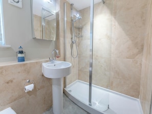 A modern bathroom with a sink, mirror, and shower. - 4 bedroom accommodation in St. Mawes (St. Mawes)