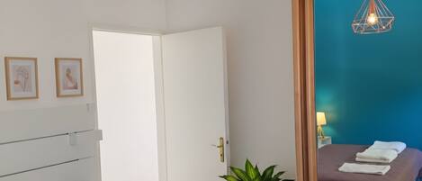 3 bedrooms, desk, travel cot, free WiFi