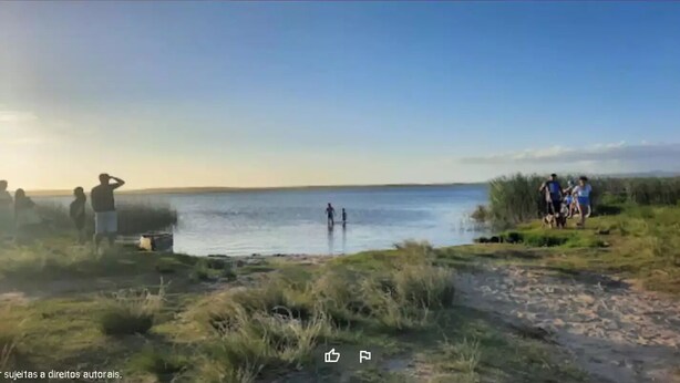 A beach scene with people near the water. - Garden house with two bedrooms (Tramandaí Tramandaí)