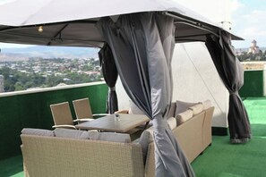 تناول الطعام بالخارج