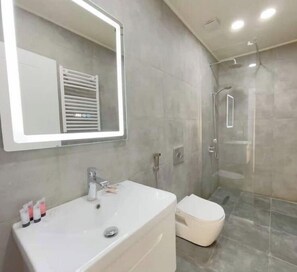 Bathroom - Modern dreamy house (T'bilisi)