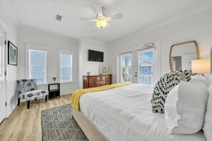 4 bedrooms, iron/ironing board, free WiFi, bed sheets - Follow the Sun- 4BR/4.5B, Lg back yard,Private Pool,Hot tub,4 bikes! Gulf Place (Santa Rosa Beach)