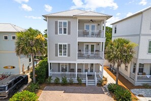 Exterior - Follow the Sun- 4BR/4.5B, Lg back yard,Private Pool,Hot tub,4 bikes! Gulf Place (Santa Rosa Beach)
