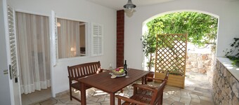 Green Garden Apartment