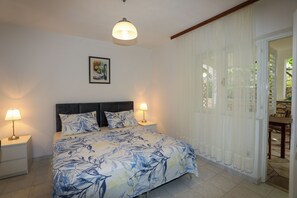 1 chambre, bureau, chambres insonorisées, fer et planche à repasser