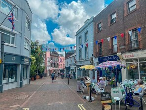 Outdoor dining - Granville Coast (Cowes)