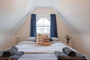 4 bedrooms, iron/ironing board, travel crib, free WiFi