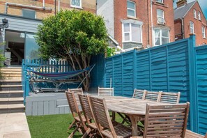 Outdoor dining - Granville Coast (Cowes)
