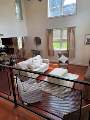 Living area - Home Away Fr Home Near NWK Penn/Prudential CTR/NYC (City of Orange)