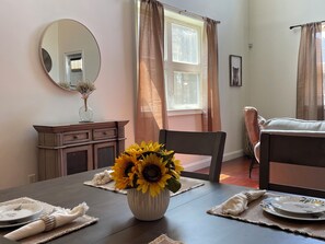 Dining - Home Away Fr Home Near NWK Penn/Prudential CTR/NYC (City of Orange)