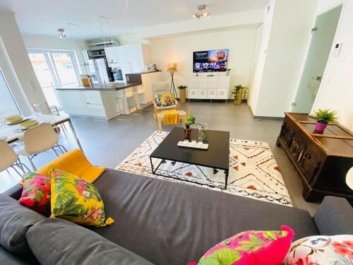 3 bedrooms in Center w Terrace&Parking