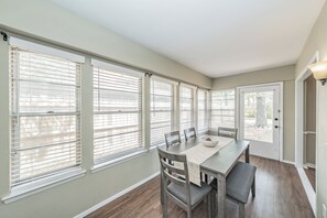 Dining - Your Charming Texas Retreat! (Sherman)