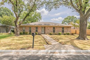 Exterior - Your Charming Texas Retreat! (Sherman)