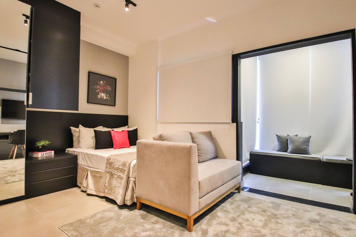 Studio (402553) | Bureau, draps fournis