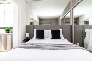 Classic Studio (402544) - 360 VN Capote Valente by Housi (São Paulo)