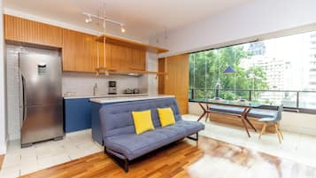 Deluxe Studio (403437) | Living area | Smart TV