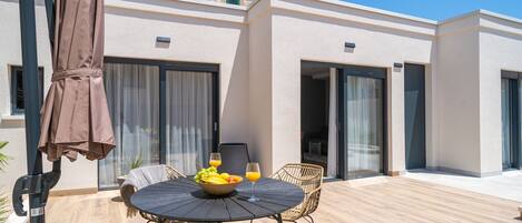 屋外ダイニングエリア