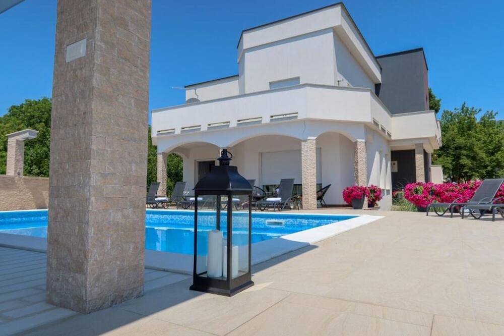 Villa Ramljak - Luxury Villa with Swimming Pool