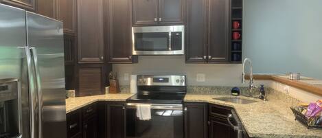 Refrigerador, microondas, horno, placa de cocina