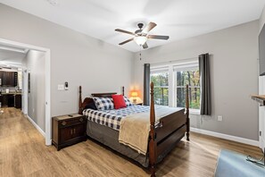 2 bedrooms, desk, free WiFi, bed sheets