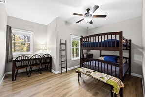 2 bedrooms, desk, free WiFi, bed sheets