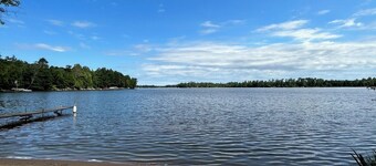 Cozy cabin just steps away from Upper Post Lake.  Pet friendly with a small fee!