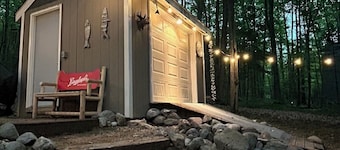 Cozy cabin just steps away from Upper Post Lake. Pet friendly with a small fee!