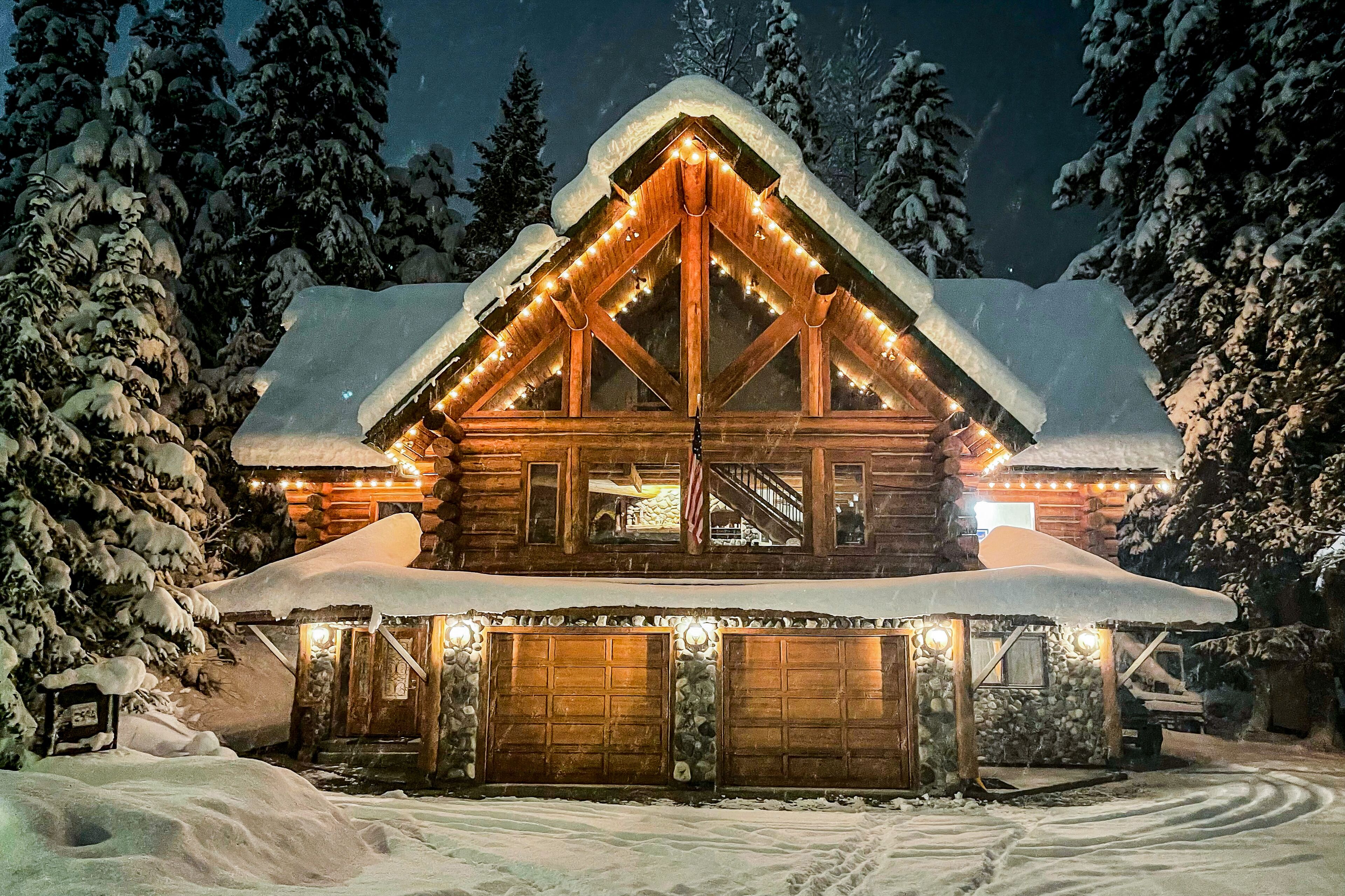 Mountainside lodge with private hot tub, deck, grill, mtn & ski views, fireplace