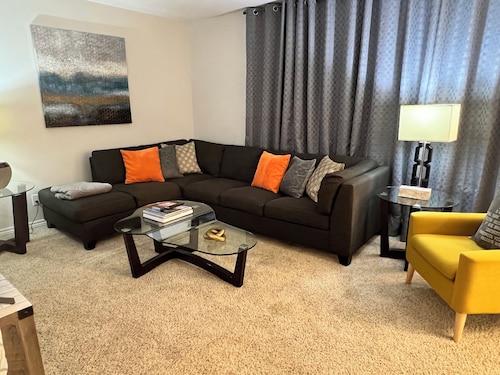 Lakeview Villa - Exquisite & Cozy 3 Bedroom Home