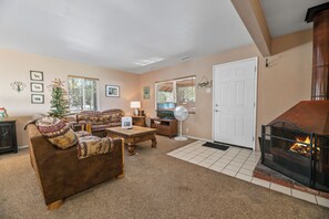 Fireplace - Happy on the Lake (Big Bear Lake)