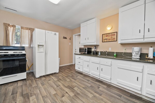 Chalet rustique de base | Cuisine privée | Bouilloire électrique