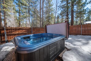 Basic Cabin | Private spa tub - Happy on the Lake (Big Bear Lake)