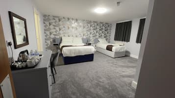 Suite, bagno in camera | 1 camera, tende oscuranti, Wi-Fi gratuito, lenzuola