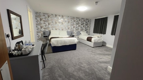 Suite, Ensuite | 1 bedroom, blackout drapes, free WiFi, bed sheets