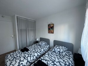 2 habitaciones, tabla de planchar con plancha y wifi gratis