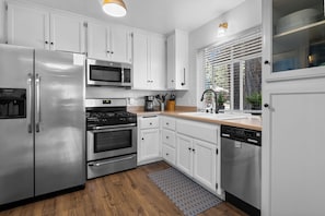 Private kitchen - Happy Hours  (Big Bear Lake)