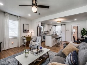 Living area - Bright and Spacious 3 BR 2 BR (Rockwall)