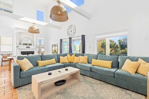 Smart-tv, bordtennisbord, kontorer