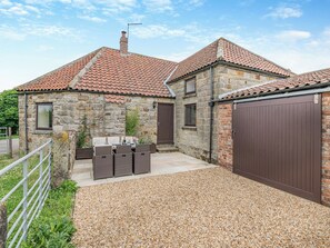 Outdoor dining - 3 bedroom accommodation in Liverton, near Staithes (Liverton, near Staithes)