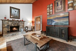 Basic Cabin | Living area - Hakuna Matata Lakefront (Big Bear Lake)