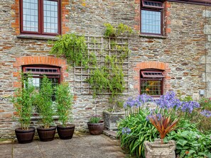 Property grounds - 2 bedroom accommodation in Mevagissey, near St Austell (Mevagissey, near St Austell)