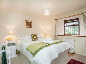 2 bedrooms, free WiFi, bed sheets - 2 bedroom accommodation in Mevagissey, near St Austell (Mevagissey, near St Austell)