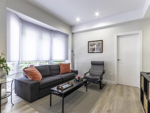 Smart TV, books - Modern and Spacious in the Centre (Bilbao)