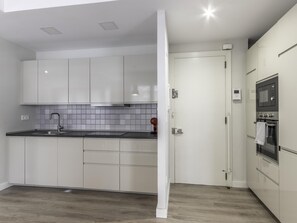 Fridge, microwave, oven, stovetop - Modern and Spacious in the Centre (Bilbao)