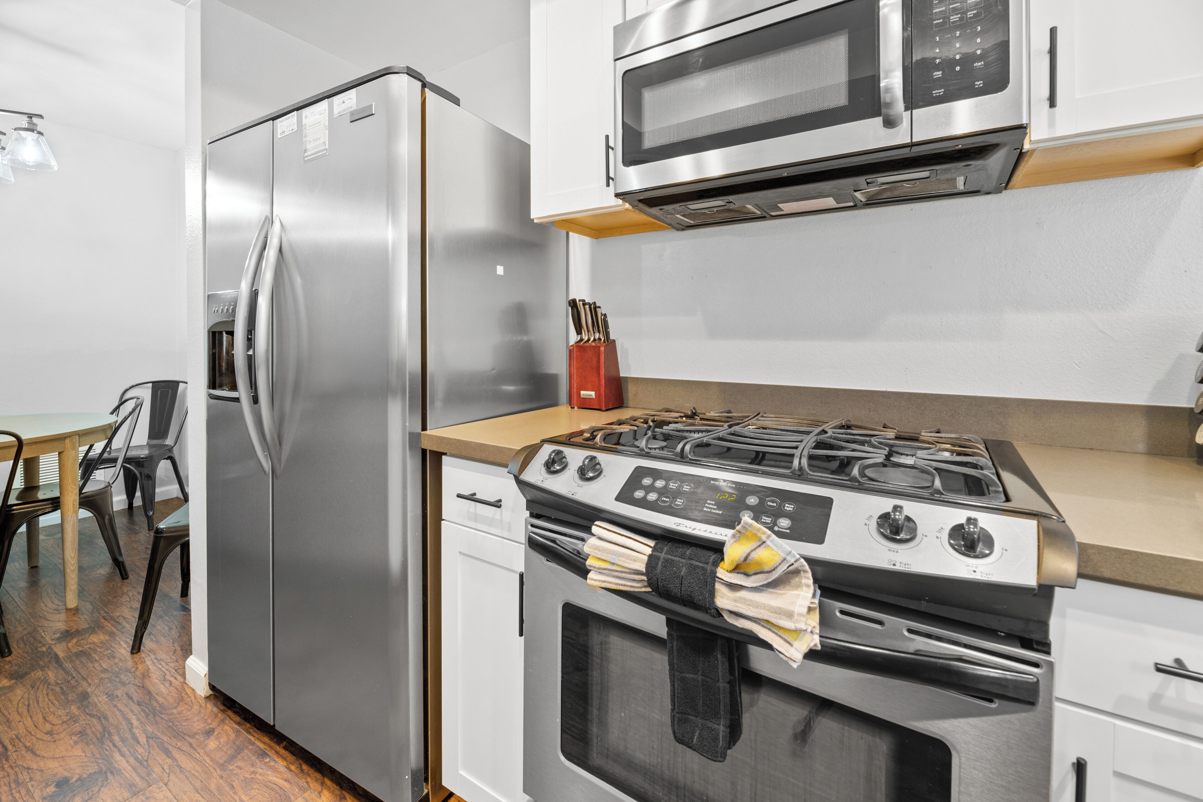 Basic Condo | Private kitchen