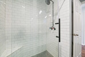 Basic-Apartment | Badezimmer | Handtücher