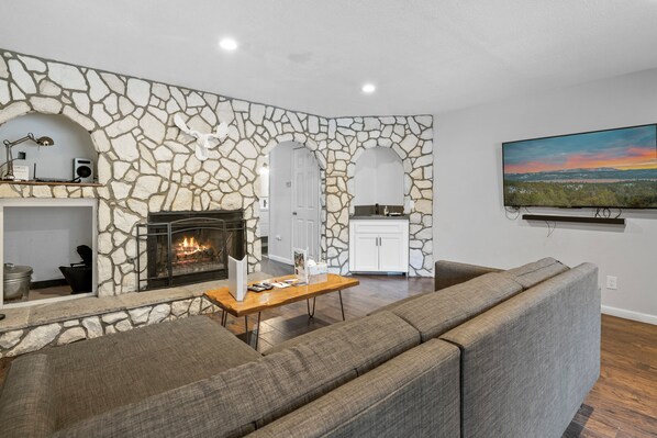 Basic Condo | Living area