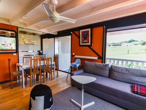 TV, fireplace - Beautiful flat with large garden (Oruña de Pielagos)