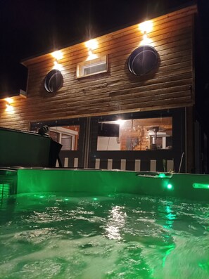 Bain à remous extérieur